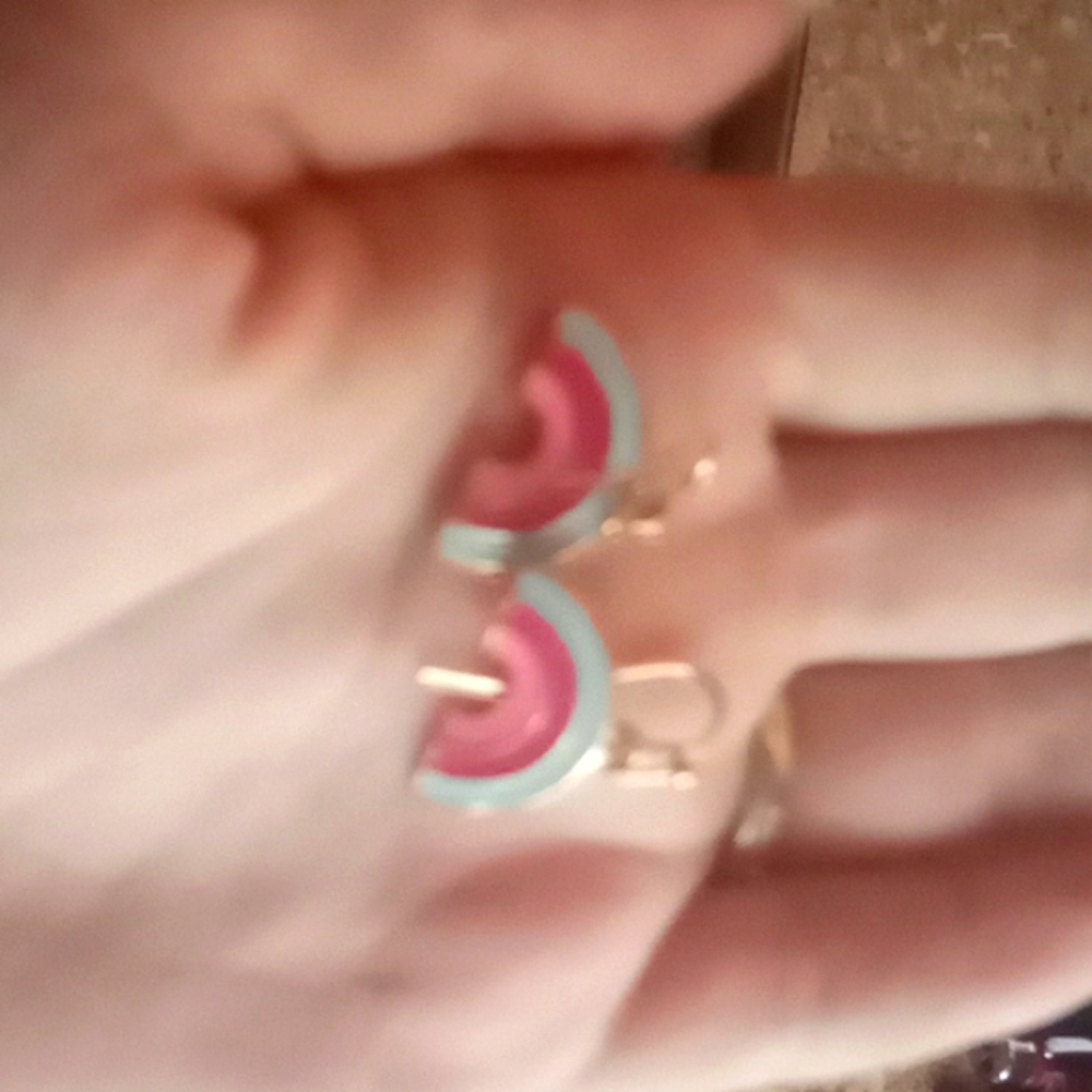 4 pairs of earrings